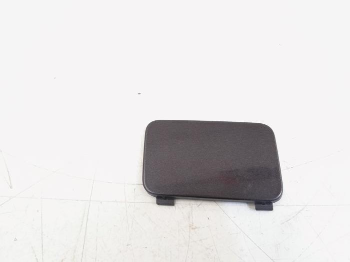 Rear towing eye cover from a Audi Q5 (8RB) 2.0 TFSI 16V Quattro 2008