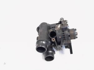 Usagé Pompe à eau Audi Q5 (8RB) 2.0 TFSI 16V Quattro Prix € 50,00 Règlement à la marge proposé par GEJO Revisie & Onderdelen BV