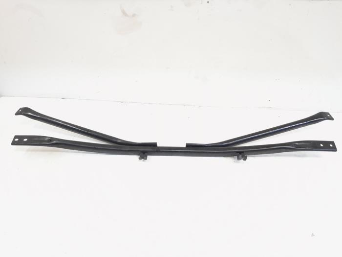 Front part support from a Audi Q5 (8RB) 2.0 TFSI 16V Quattro 2008