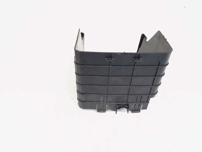 Begagnade Batterilock Volkswagen Passat Variant (365) 1.4 TSI 16V Pris € 5,00 Marginaltabell erbjuds av GEJO Revisie & Onderdelen BV