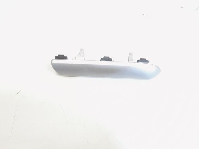 Używane Listwa ozdobna Audi A3 Limousine (8VS/8VM) 1.0 TFSI 12V Cena € 19,00 Procedura marży oferowane przez GEJO Revisie & Onderdelen BV