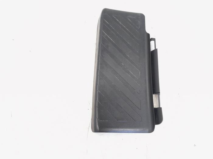 Gebrauchte Fußstütze Audi A3 Limousine (8VS/8VM) 1.0 TFSI 12V Preis € 10,00 Margenregelung angeboten von GEJO Revisie & Onderdelen BV