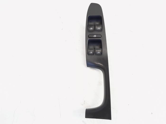 Usados Interruptor combinado de ventanillas Volkswagen Jetta IV (162/16A) 1.2 TSI Precio € 3,00 Norma de margen ofrecido por GEJO Revisie & Onderdelen BV
