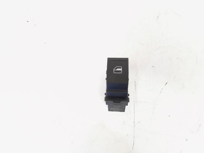Usados Interruptor de ventanilla eléctrica Volkswagen Jetta IV (162/16A) 1.2 TSI Precio € 3,00 Norma de margen ofrecido por GEJO Revisie & Onderdelen BV