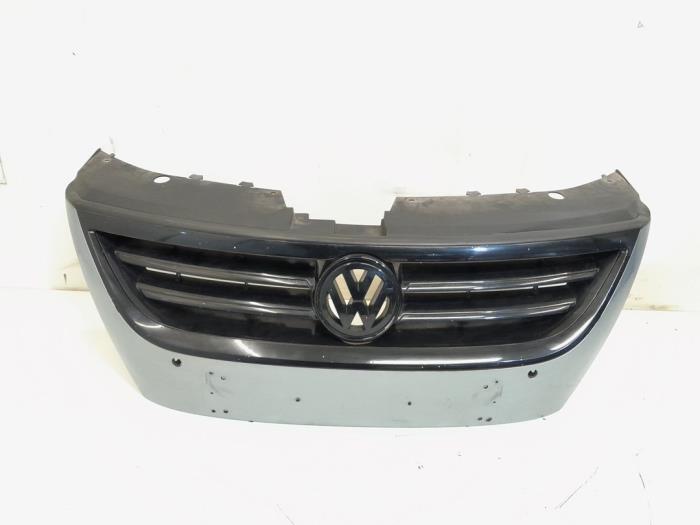 Begagnade Grill Volkswagen Passat CC (357) 1.8 TSI 16V Pris € 140,00 Marginaltabell erbjuds av GEJO Revisie & Onderdelen BV