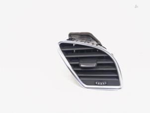 Usados Rejilla de aire de salpicadero Audi A4 Avant (B8) 2.0 TDI 16V Precio € 12,95 Norma de margen ofrecido por GEJO Revisie & Onderdelen BV