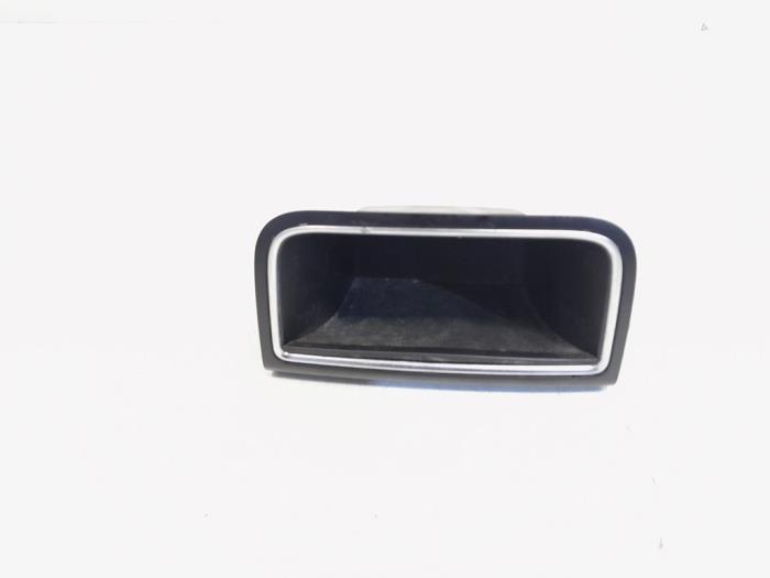 Używane Schowek Audi A4 Avant (B8) 2.0 TDI 16V Cena € 9,00 Procedura marży oferowane przez GEJO Revisie & Onderdelen BV