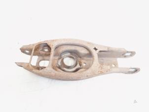 Rear wishbones, right with part number 33326772899 stock マルコ カーヴィシャスカレス ピンク