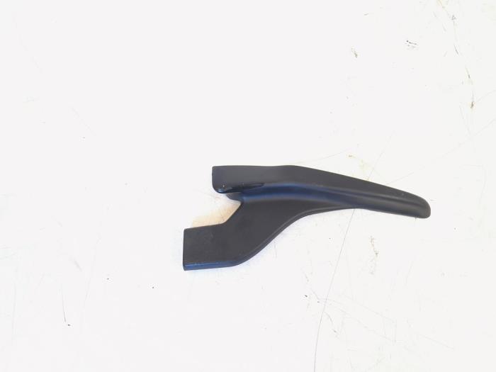 Seat adjustment handle