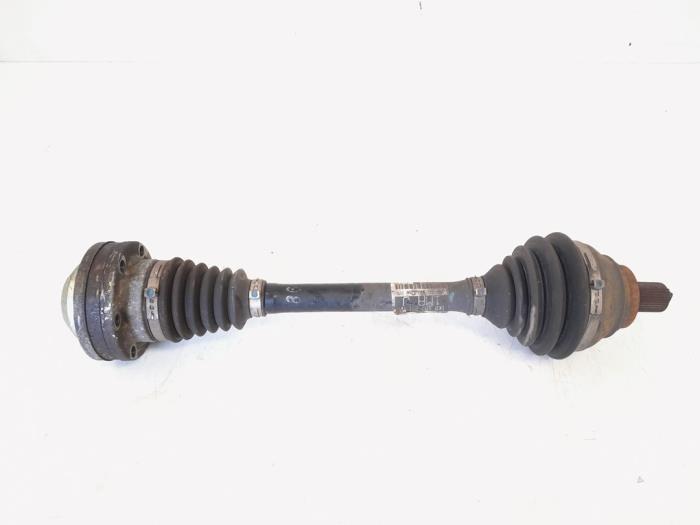 Usagé Arbre de transmission avant gauche Volkswagen Golf VI Variant (AJ5/1KA) 1.4 TSI 122 16V Prix € 19,99 Règlement à la marge proposé par GEJO Revisie & Onderdelen BV