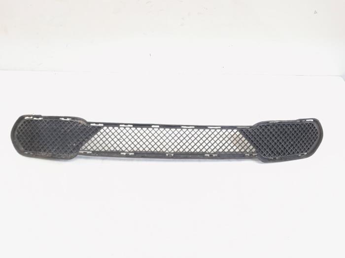 Begagnade Stötfångargrill BMW X1 (E84) sDrive 18d 2.0 16V Pris € 15,00 Marginaltabell erbjuds av GEJO Revisie & Onderdelen BV