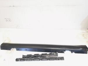 Begagnade Sidokjol, vänster BMW X1 (E84) sDrive 18d 2.0 16V Pris € 40,00 Marginaltabell erbjuds av GEJO Revisie & Onderdelen BV