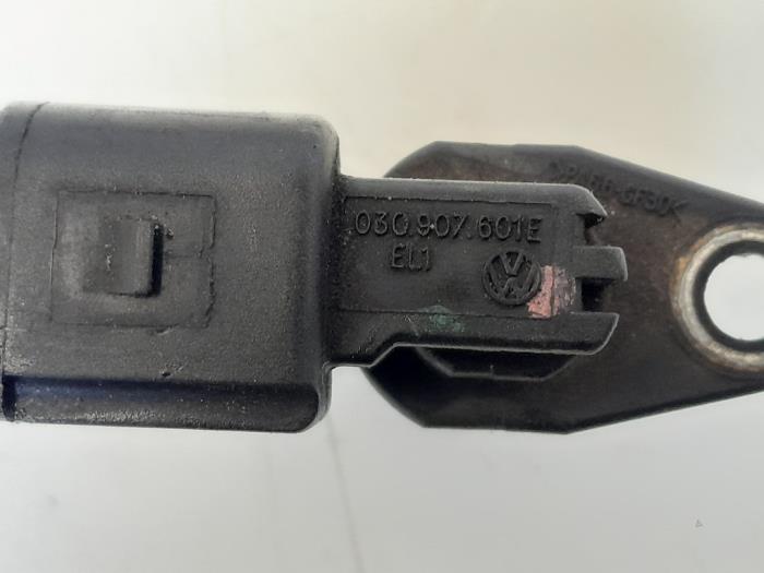 Nockenwelle Sensor van een Volkswagen Golf VI Variant (AJ5/1KA) 1.4 TSI 122 16V 2010