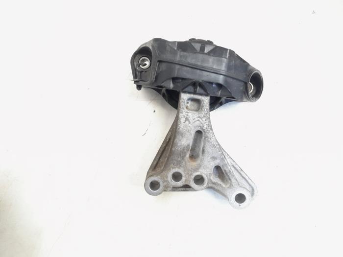 Used Engine mount Peugeot 208 I (CA/CC/CK/CL) 1.2 Vti 12V PureTech Price € 9,50 Margin scheme offered by GEJO Revisie & Onderdelen BV