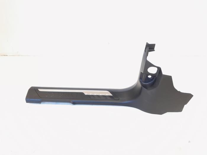Używane Próg lewy Lynk &amp; Co 01 1.5 PHEV Cena € 45,00 Procedura marży oferowane przez GEJO Revisie & Onderdelen BV