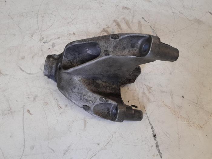 Usagé Support moteur Audi A4 Avant (B8) 1.8 TFSI 16V Prix € 9,00 Règlement à la marge proposé par GEJO Revisie & Onderdelen BV