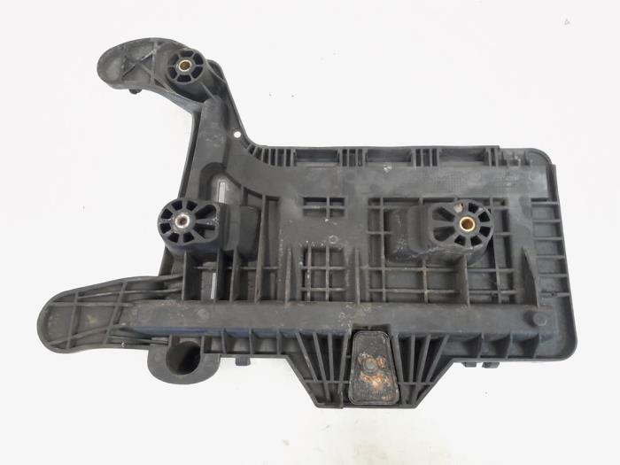 Battery box tray