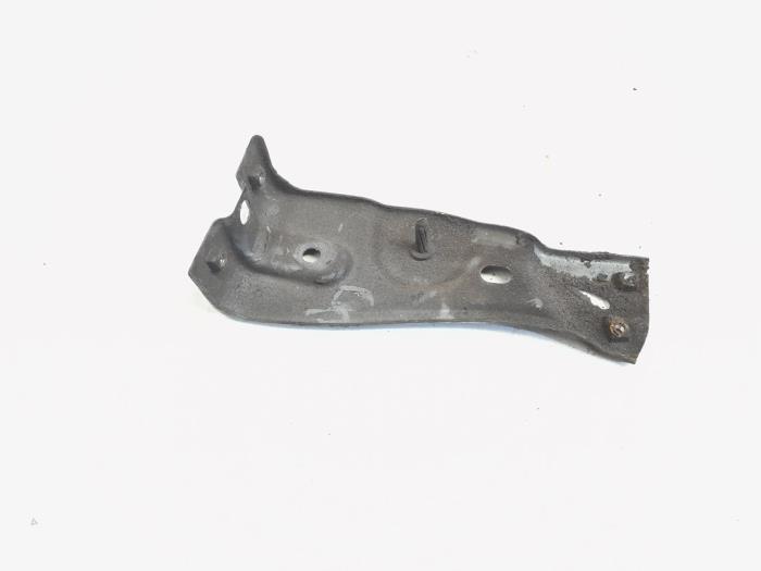 Fender mounting bracket