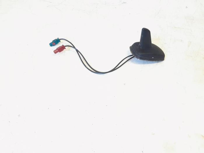 Używane Antena GPS Volkswagen Passat Variant (3C5) 2.0 TDI 140 Cena € 24,99 Procedura marży oferowane przez GEJO Revisie & Onderdelen BV