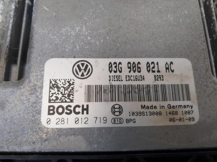 Engine management computer from a Volkswagen Passat Variant (3C5) 2.0 TDI 140 2006