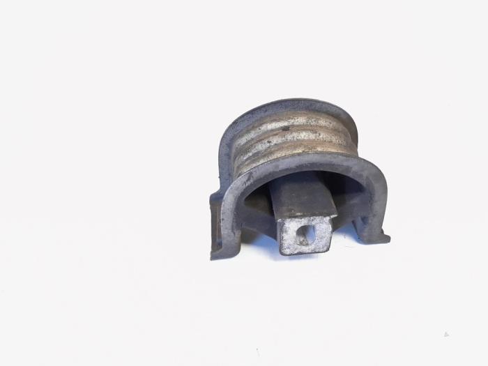Usagé Support moteur Volkswagen Transporter T5 2.5 TDi Prix € 19,00 Règlement à la marge proposé par GEJO Revisie & Onderdelen BV
