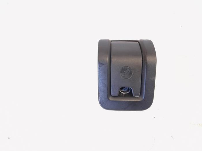 Używane Wspornik ISOFIX Audi A3 Limousine (8VS/8VM) 1.6 TDI Ultra 16V Cena € 1,99 Procedura marży oferowane przez GEJO Revisie & Onderdelen BV