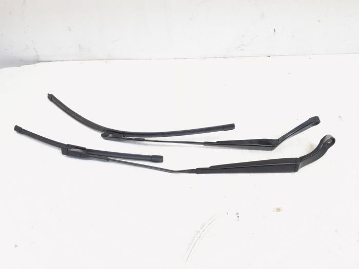 Gebrauchte Scheibenwischerarm-Set Audi A3 Limousine (8VS/8VM) 1.6 TDI Ultra 16V Preis € 27,00 Margenregelung angeboten von GEJO Revisie & Onderdelen BV