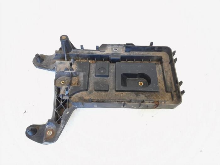 Battery box tray