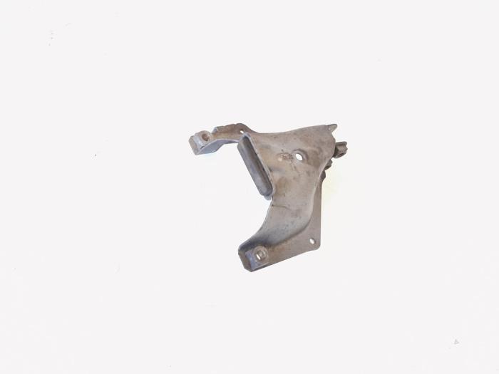 Engine mount bracket