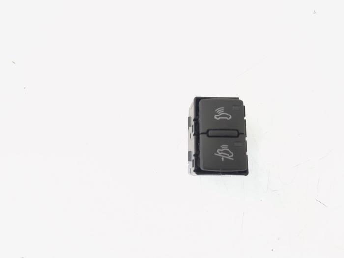 Używane Przelacznik (rózne) Audi A4 Avant (B8) 1.8 TFSI 16V Cena € 5,00 Procedura marży oferowane przez GEJO Revisie & Onderdelen BV