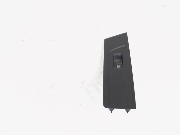 Usados Interruptor de ventanilla eléctrica Volkswagen Passat Variant (365) 1.4 TSI 16V Precio € 3,00 Norma de margen ofrecido por GEJO Revisie & Onderdelen BV