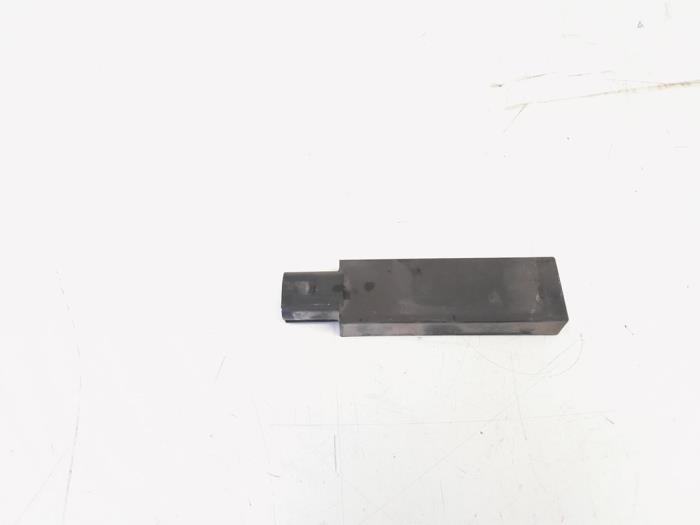 Używane Keyless Entry-Antena Volkswagen Passat Variant (365) 1.4 TSI 16V Cena € 9,00 Procedura marży oferowane przez GEJO Revisie & Onderdelen BV