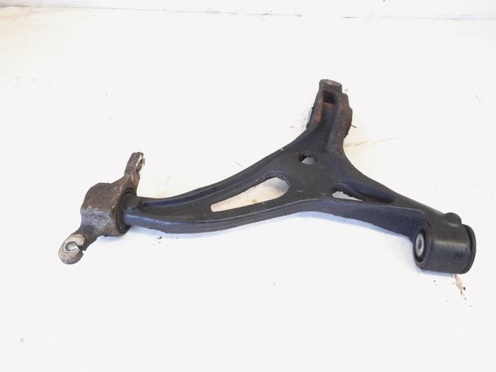 Gebrauchte Querlenker unten rechts vorne Mercedes ML II (164/4JG) 3.0 ML-320 CDI 4-Matic V6 24V Preis € 44,00 Margenregelung angeboten von GEJO Revisie & Onderdelen BV