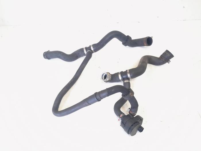 Begagnade Extra vattenpump Mercedes ML II (164/4JG) 3.0 ML-320 CDI 4-Matic V6 24V Pris € 9,50 Marginaltabell erbjuds av GEJO Revisie & Onderdelen BV