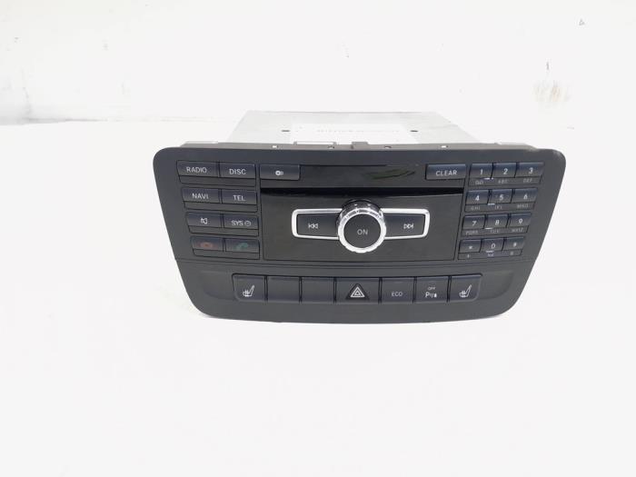 Używane Radio Mercedes A (W176) 1.6 A-200 16V Cena € 149,99 Procedura marży oferowane przez GEJO Revisie & Onderdelen BV