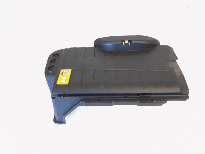 Begagnade Batterilock Mercedes A (W176) 1.6 A-200 16V Pris € 9,00 Marginaltabell erbjuds av GEJO Revisie & Onderdelen BV