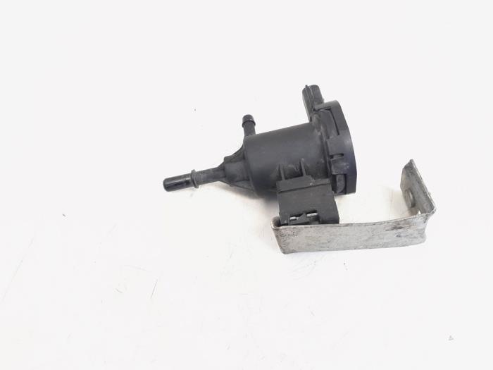 Begagnade Bränsletrycksregulator Mercedes A (W176) 1.6 A-200 16V Pris € 9,00 Marginaltabell erbjuds av GEJO Revisie & Onderdelen BV