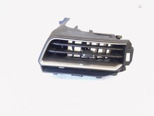 Usados Rejilla de aire de salpicadero Lynk &amp; Co 01 1.5 PHEV Precio € 34,00 Norma de margen ofrecido por GEJO Revisie & Onderdelen BV