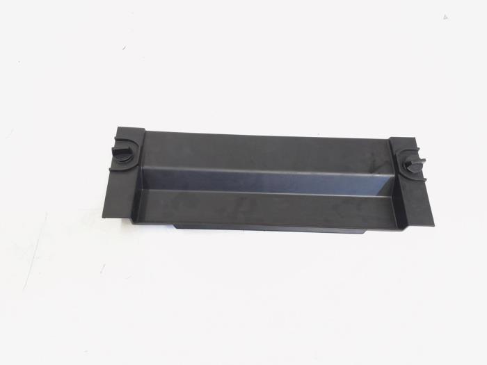Gebrauchte Abdeckplatte sonstige BMW 3 serie Touring (E91) 318d 16V Preis € 5,00 Margenregelung angeboten von GEJO Revisie & Onderdelen BV