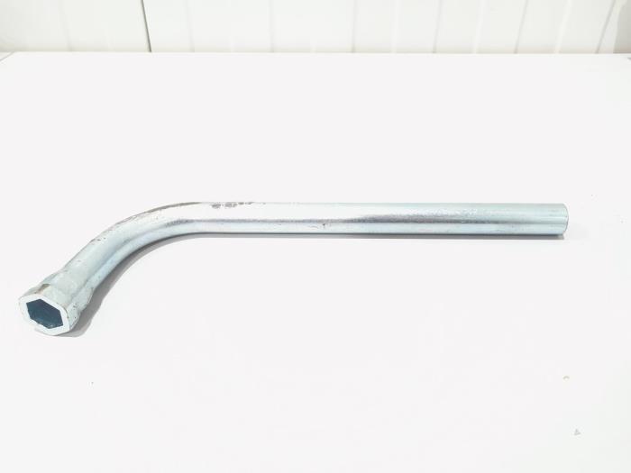 Begagnade Fälgkors Audi A1 (8X1/8XK) 1.2 TFSI Pris € 4,00 Marginaltabell erbjuds av GEJO Revisie & Onderdelen BV