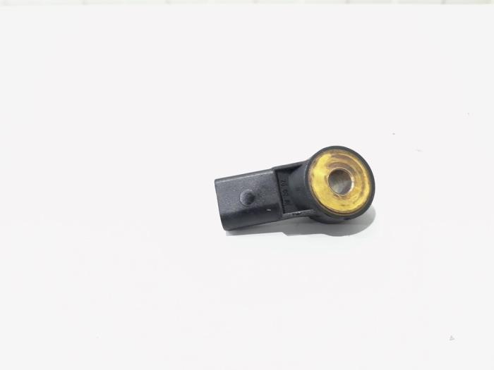 Klopfsensor van een Volkswagen Golf VI (5K1) 1.2 TSI BlueMotion 2011