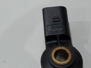 Klopfsensor van een Volkswagen Golf VI (5K1) 1.2 TSI BlueMotion 2011
