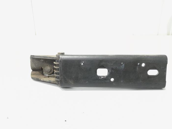 Sliding door middle roller runner