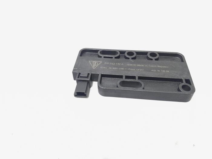 Używane Antena Porsche Panamera (970) 4.8 V8 32V 4S Cena € 8,00 Procedura marży oferowane przez GEJO Revisie & Onderdelen BV