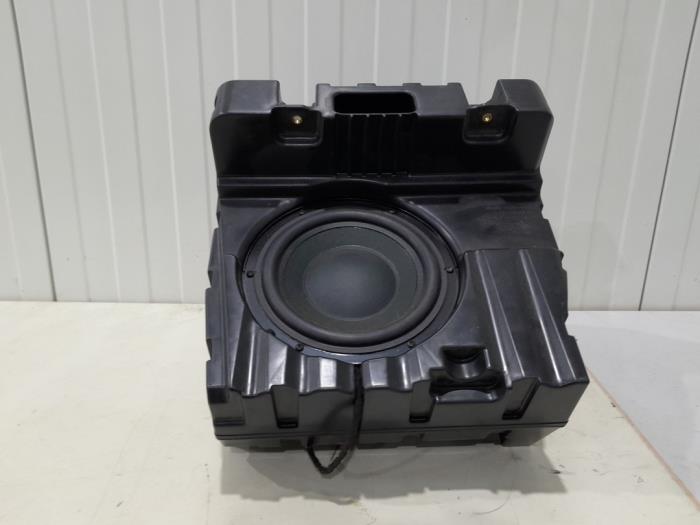 Używane Subwoofer Porsche Panamera (970) 4.8 V8 32V 4S Cena € 135,00 Procedura marży oferowane przez GEJO Revisie & Onderdelen BV