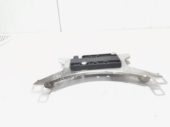 Używane Antena Porsche Panamera (970) 4.8 V8 32V 4S Cena € 8,00 Procedura marży oferowane przez GEJO Revisie & Onderdelen BV