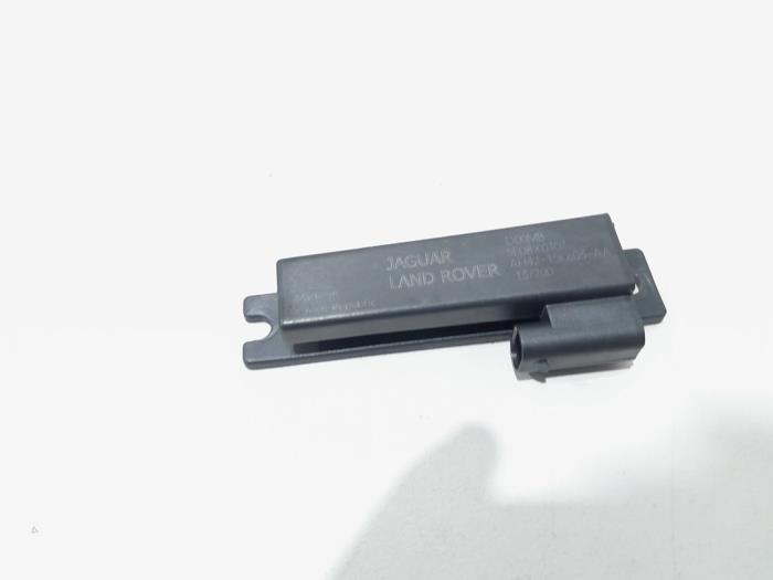 Używane Antena Landrover Range Rover Evoque (LVJ/LVS) 2.2 TD4 16V Cena € 12,00 Procedura marży oferowane przez GEJO Revisie & Onderdelen BV