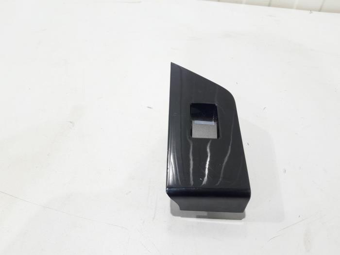 Usados Interruptor de ventanilla eléctrica Landrover Range Rover Evoque (LVJ/LVS) 2.2 TD4 16V Precio € 14,00 Norma de margen ofrecido por GEJO Revisie & Onderdelen BV