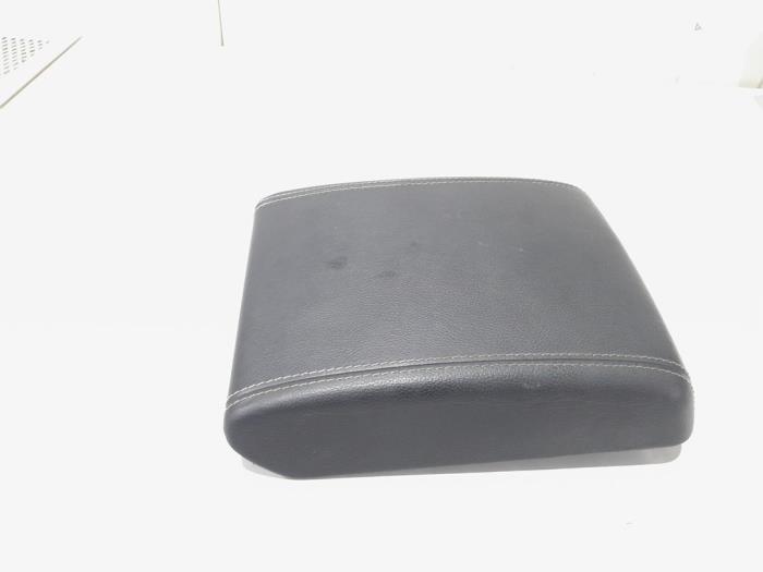 Begagnade Armstöd Landrover Range Rover Evoque (LVJ/LVS) 2.2 TD4 16V Pris € 75,00 Marginaltabell erbjuds av GEJO Revisie & Onderdelen BV