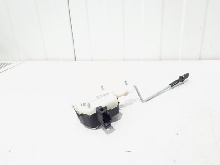 Fuel tank cap lock motor